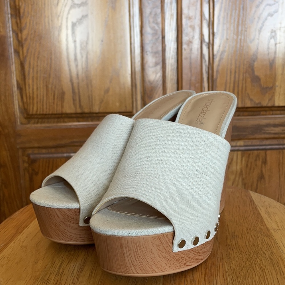 Platform Sandal - Picture 2 of 6